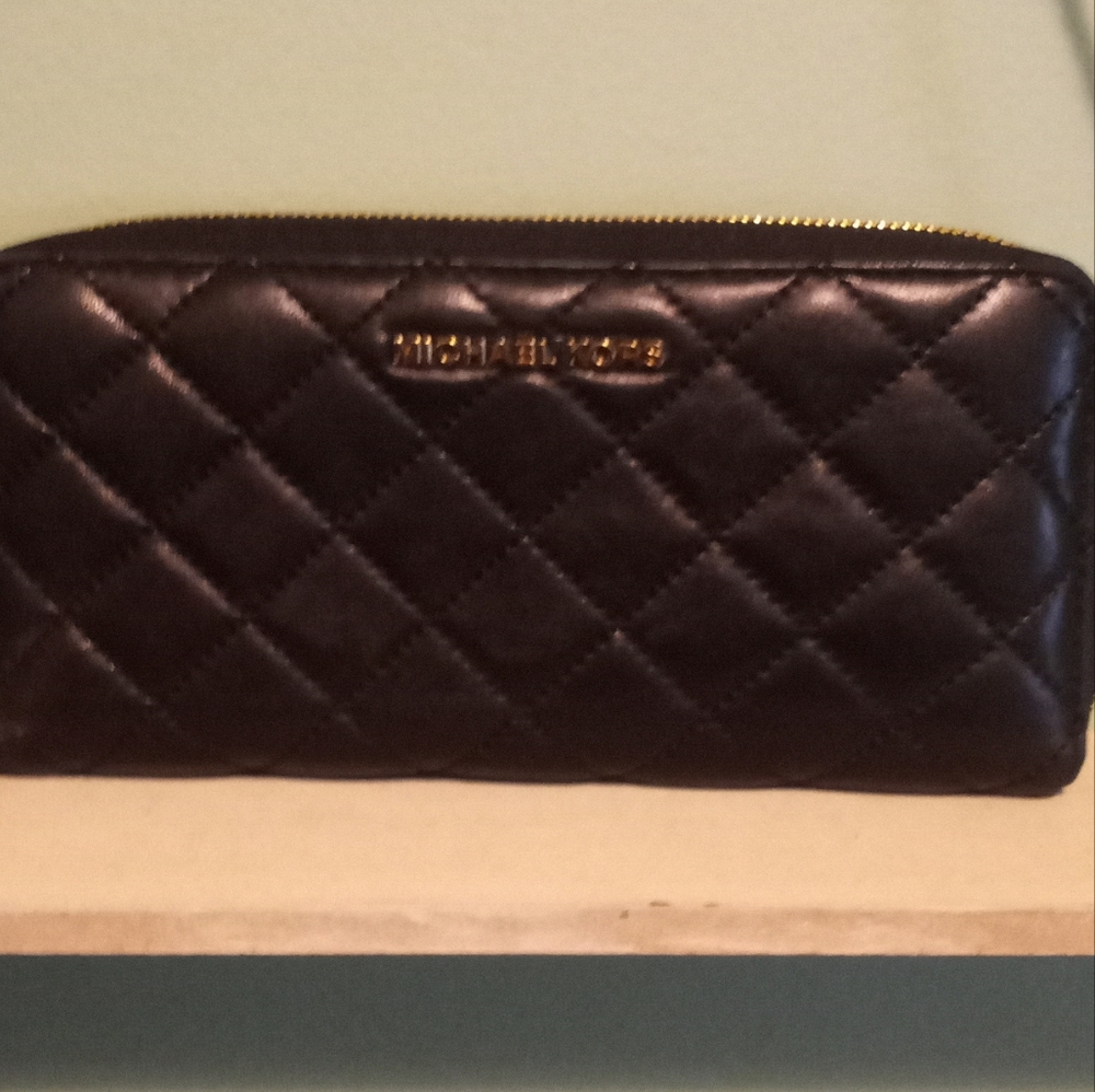 EUC Michael Kors wallet/wristlet, black quilted leather